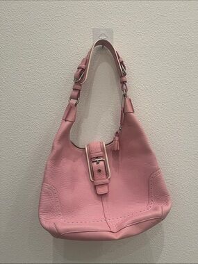 Y2K Vintage Coach Pink Pebbled Leather Shoulder Bag with Buckle Detail 🎀🎀
